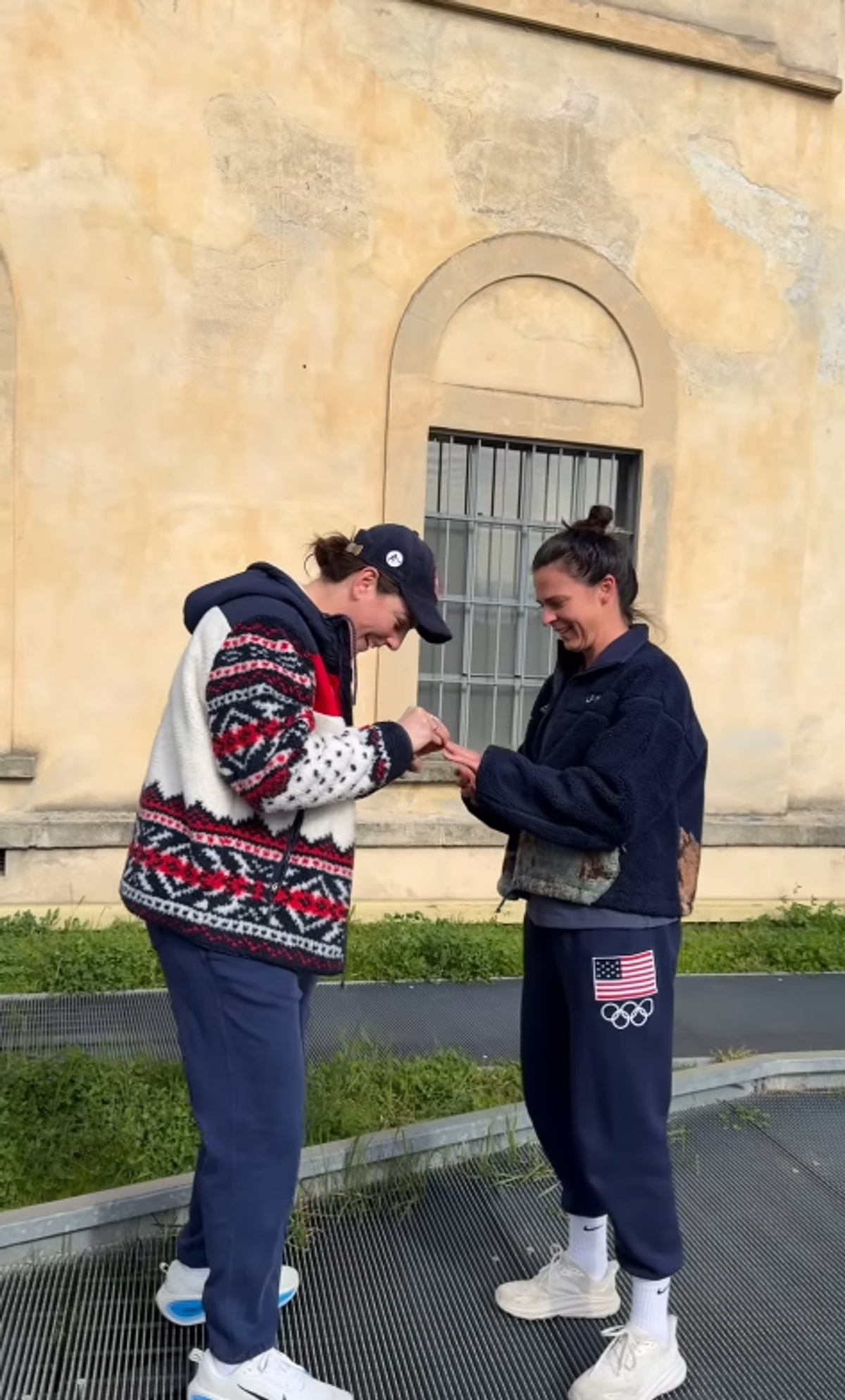 Brittany Bowe a fost cerută în căsătorie de iubita ei, Hilary Knight