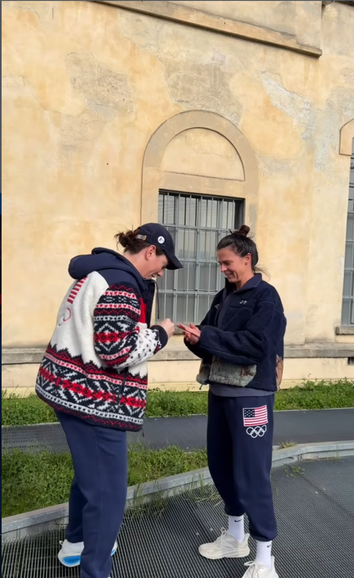Brittany Bowe a fost cerută în căsătorie de iubita ei, Hilary Knight