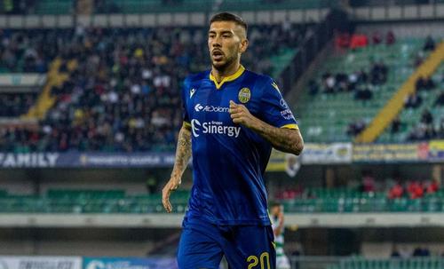 Mattia Zacagni este ultimul fotbalist din Serie A testat pozitiv cu COVID-19 // Foto: Facebook @Verona