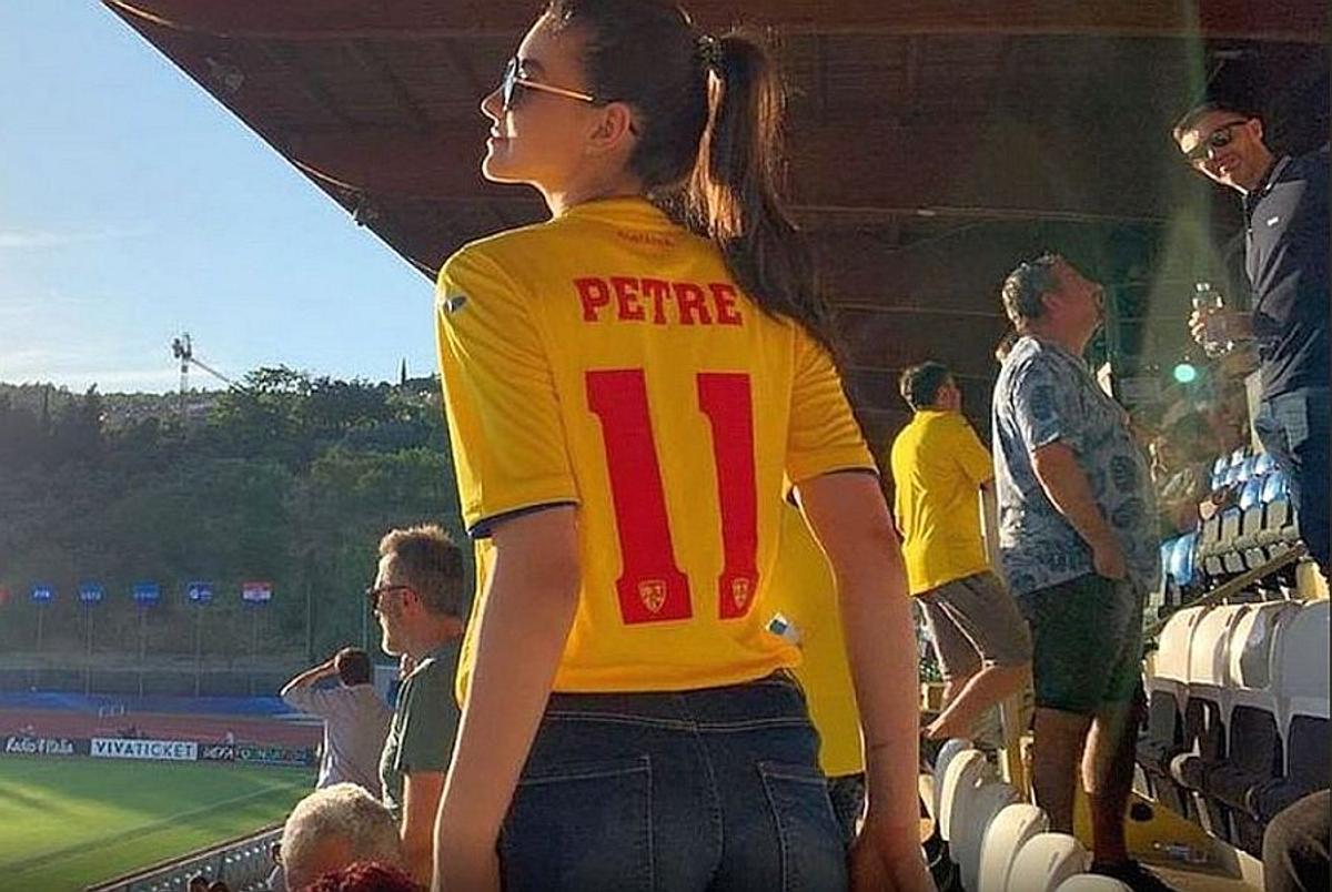 VIDEO + FOTO Adi Petre, show pe youtube cu iubita sa Miss Catwalk » Ce mașină vrea iubita atacantului de la FCSB