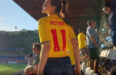 VIDEO + FOTO Adi Petre, show pe youtube cu iubita sa Miss Catwalk » Ce mașină vrea iubita atacantului de la FCSB