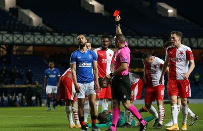 VIDEO + FOTO Intrare criminală în Rangers - Slavia Praga » Talpă direct pe fața portarului!