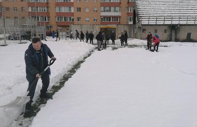 Zăpada încurcă fotbalul din ligile inferioare! Un meci, în pericol de amânare: „Suntem în prag de carantină, nu putem aduna oameni la deszăpezire”