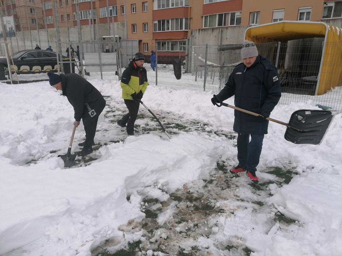 Zăpada încurcă fotbalul din ligile inferioare! Un meci, în pericol de amânare: „Suntem în prag de carantină, nu putem aduna oameni la deszăpezire”