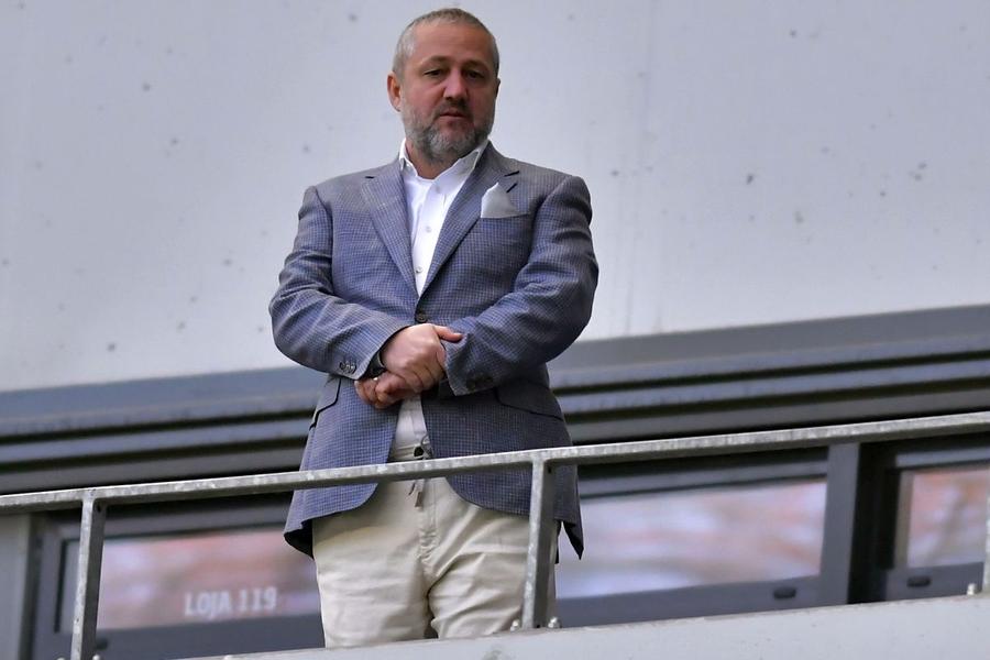 Finanțatorul lui CSU Craiova, Mihai Rotaru, a admis că echipa lui se bate la locul 2. Ceea ce în fotbalul nostru e un act de mare sinceritate Bam-bam-bam!