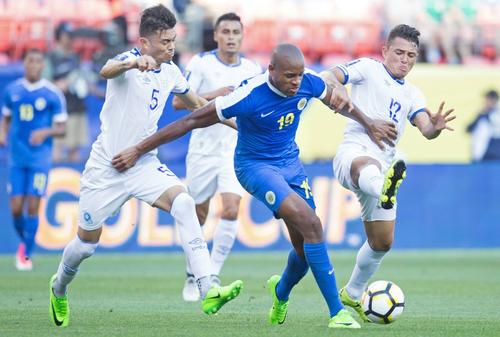 Janga, cu numărul 19, în tricoul naționalei din Curacao / FOTO: Imago