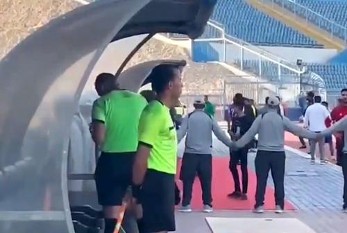 Arbitrul meciului Suez SC - Al Nasr a revăzut o fază controversată pe telefonul unui spectator