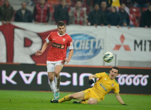 Adrian Sălăgeanu (dreapta), în duel cu George Țucudean