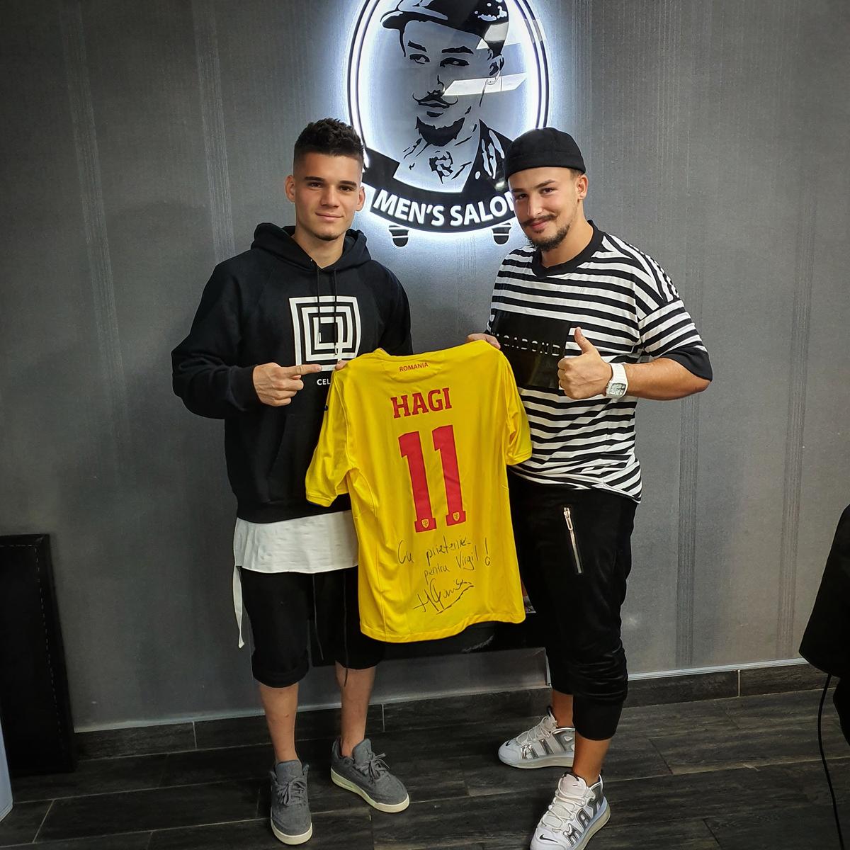 Se ocupă de look-ul mai multor fotbaliști din Superligă și-n timpul liber tunde gratis oamenii străzii: „Sunt un om credincios”