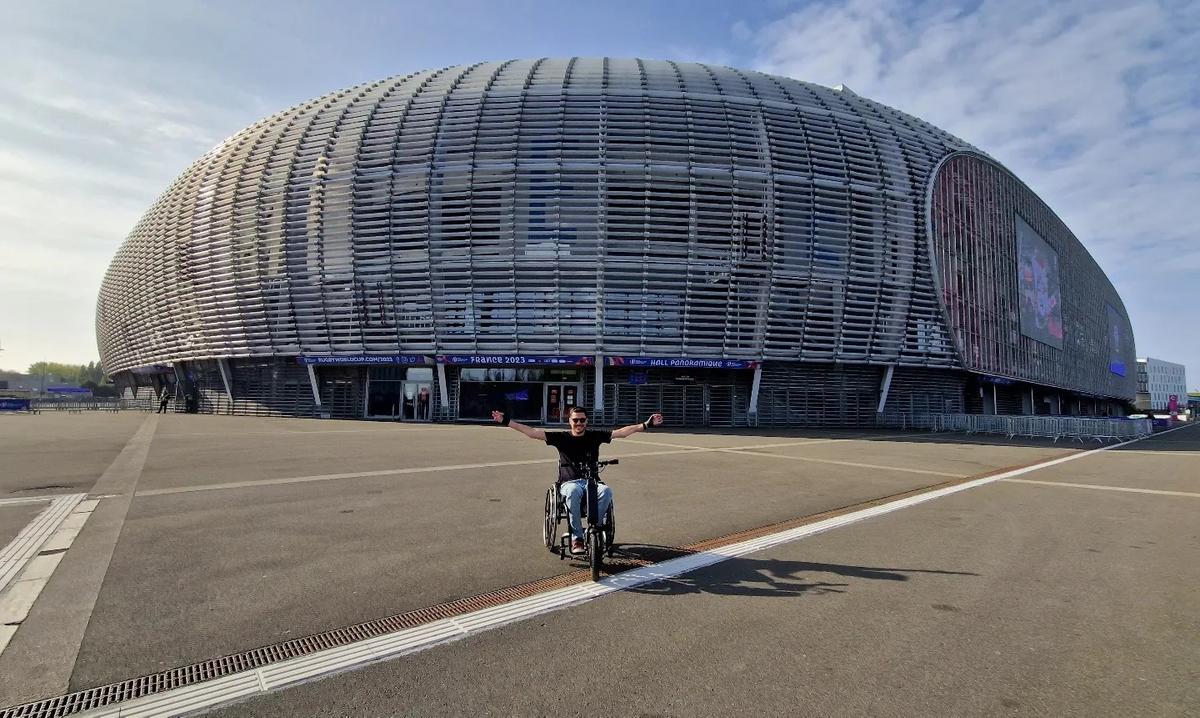 Drama înfiorătoare a lui George Baltă, rămas paralizat pe terenul de rugby, care are o pensie de 618 lei: „Am vrut să-mi recuperez mâinile și să-mi închei socotelile cu viața!”
