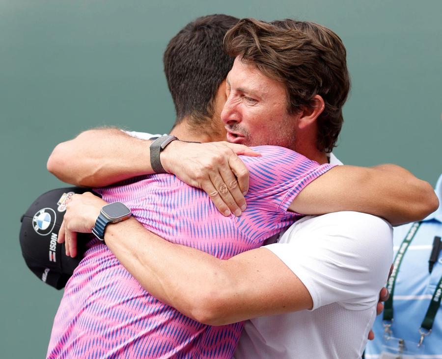 Carlos Alcaraz și Juan Carlos Ferrero Indian Wells 2024 Foto: Imago Jannik Sinner ar putea să îi dea marea lovitură rivalului Carlos Alcaraz » Implicații și pentru Darren Cahill: „Ar trebui să mă gândesc”