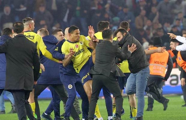 Pedeapsă extremă în Turcia după incidentele grave de la Trabzon » Atac la federație: „Hoți și blătuitori!”