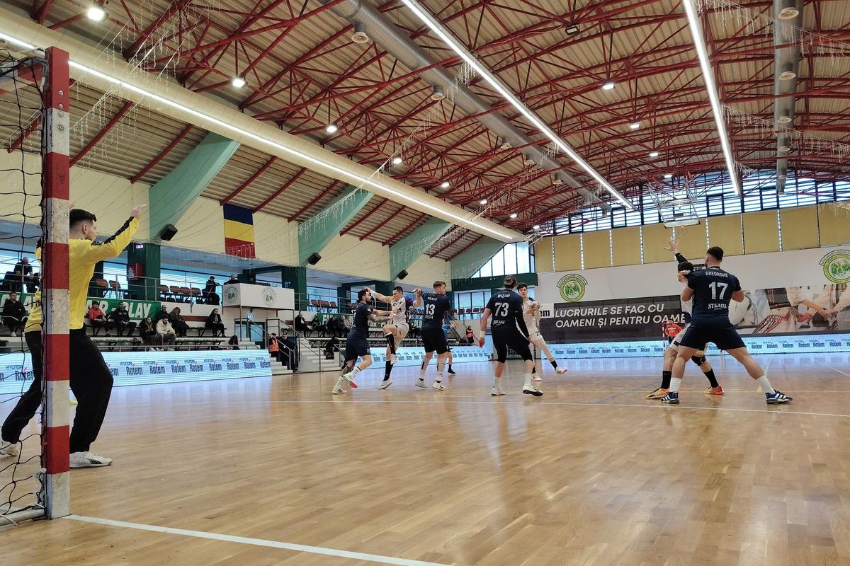 Spectacolul unui meci de handbal surprins cu noul telefon HONOR Magic7 Lite: cum te ajută tehnologia AI să captezi momente de neuitat
