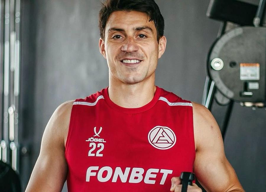 Ionuț Nedelcearu în Rusia, surprins în sala de forță. La Akron, e coleg cu Artem Dzyuba, fostul atacant al lui Zenit / Sursă foto: instagram.com/fcakron/ Dinamo forțează primul transfer cu greutate din această vară!