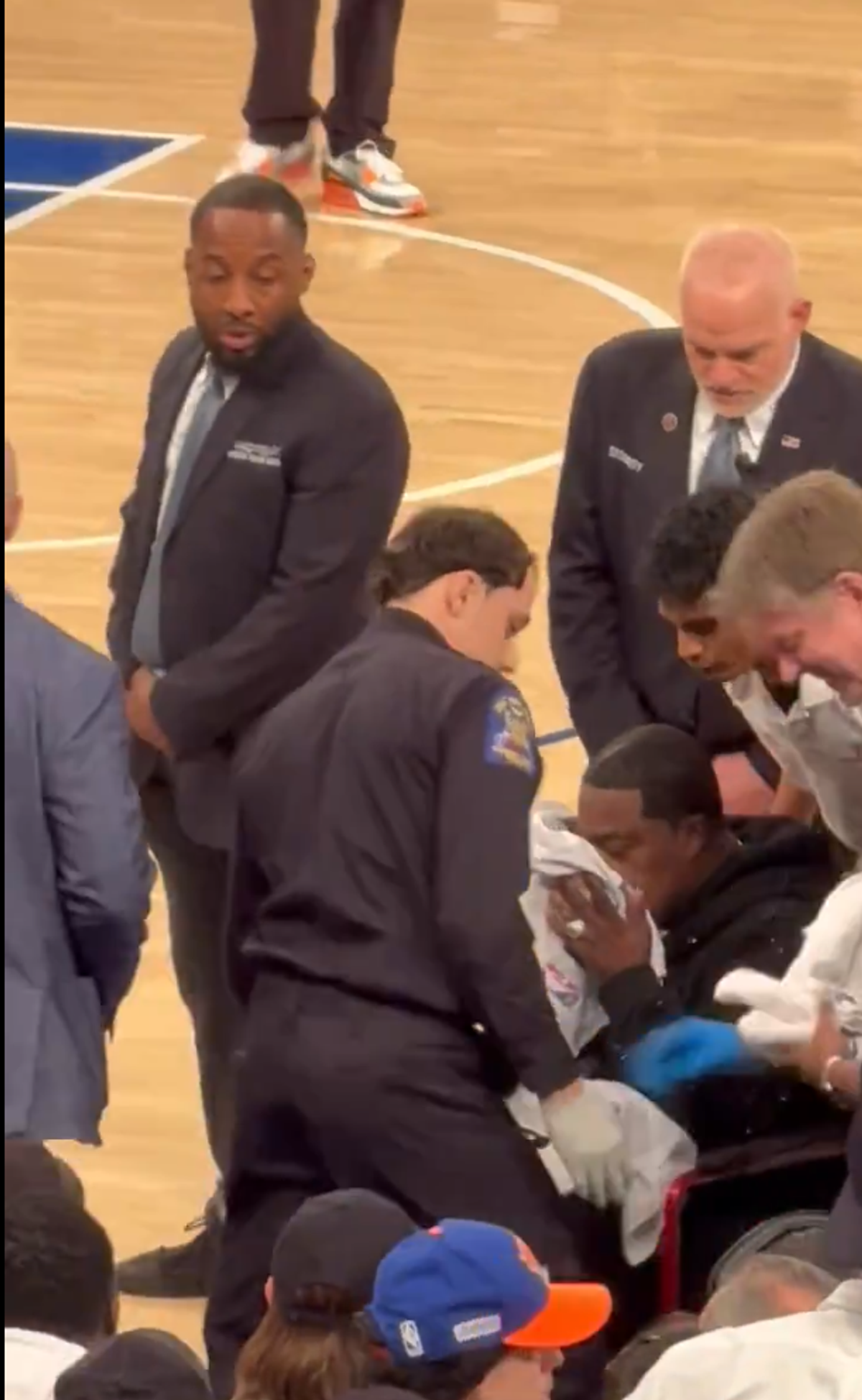 Lui Tracy Morgan i s-a făcut rău pe marginea terenului în timpul unui meci de NBA