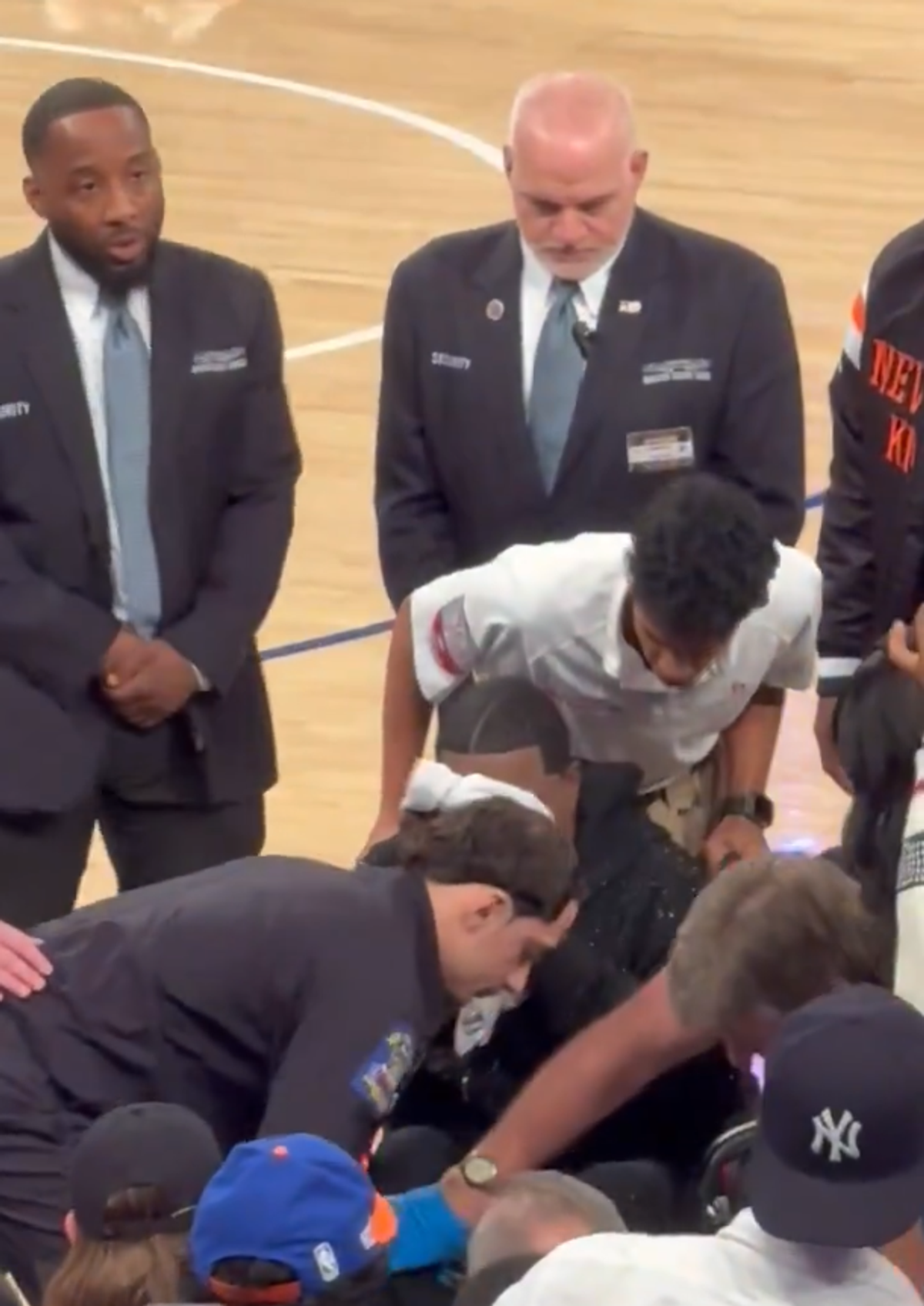 Lui Tracy Morgan i s-a făcut rău pe marginea terenului în timpul unui meci de NBA
