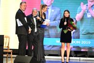 Desemnat să îi înmâneze premiul Simonei Halep, Ilie Năstase a venit cu un scaun pe scenă la Gala Sportului! Ce a urmat