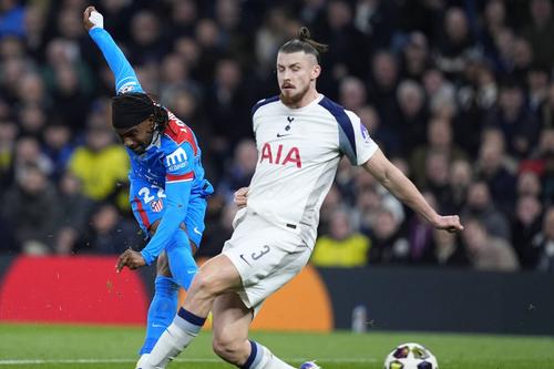 Radu Drăgușin în Tottenham - Atletico Madrid / Foto: Imago Images