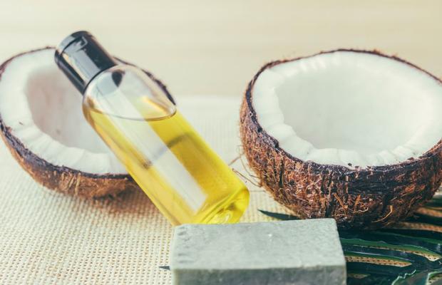 Uleiuri naturale-minune: Cum să le alegi și să le folosești pentru preparate mai echilibrate