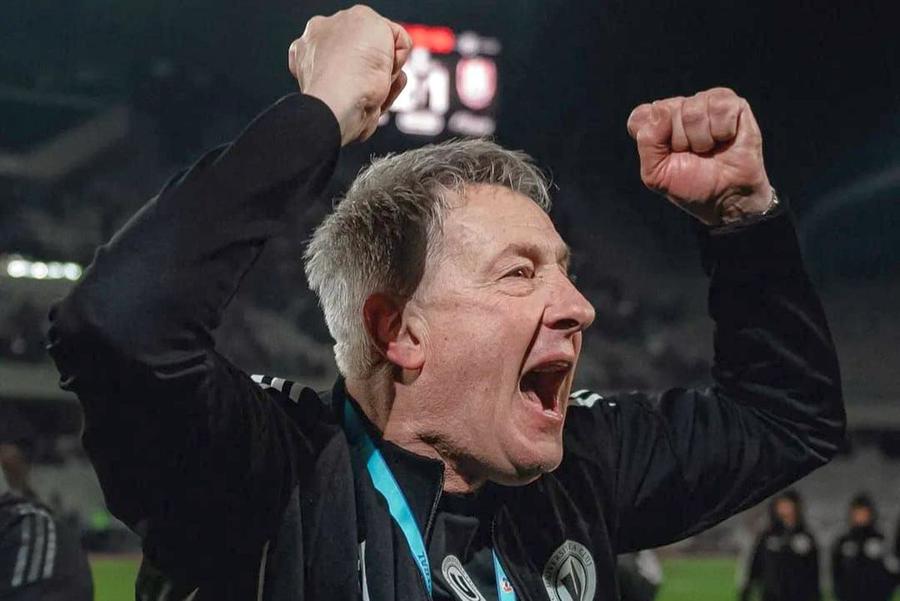 Fanii lui U Cluj consideră că antrenorul Cristiano Bergodi poate fi arma decisivă în lupta cu U Craiova pentru titlu Galeria lui U Cluj anunță invazia Craiovei: „Ne-a revenit vocea după finala Cupei” + „Așteptăm un arbitraj imparțial”