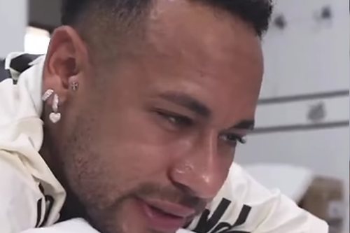 Neymar, pe masa de masaj, constată dezamăgit că nu face parte din lotul Braziliei