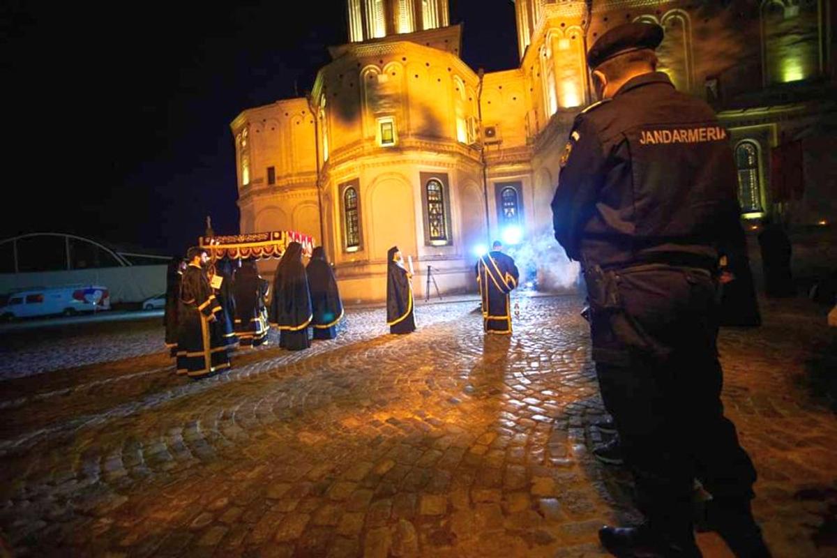 SPECIAL GSP. Credință în vremea pandemiei » Cum întâmpină românii Paștele: imagini surprinse de fotoreporterul GSP