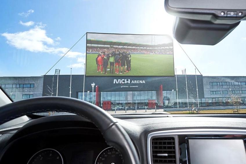 În Danemarca s-a propus soluția originală a unei arene drive-in.