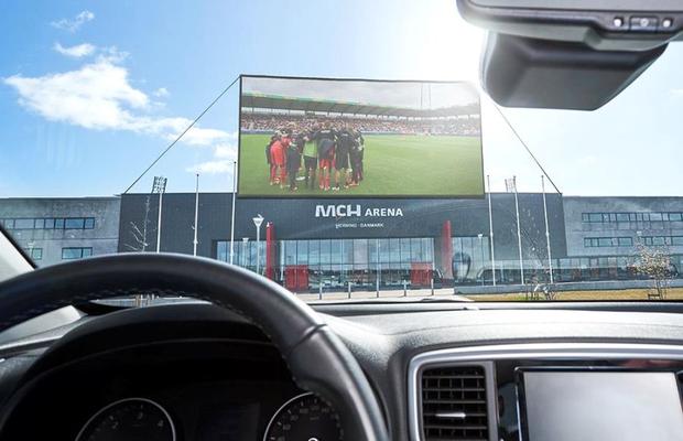 COVID-19. Soluție inedită pentru fani în pandemie » Primul stadion DRIVE-IN e gata!