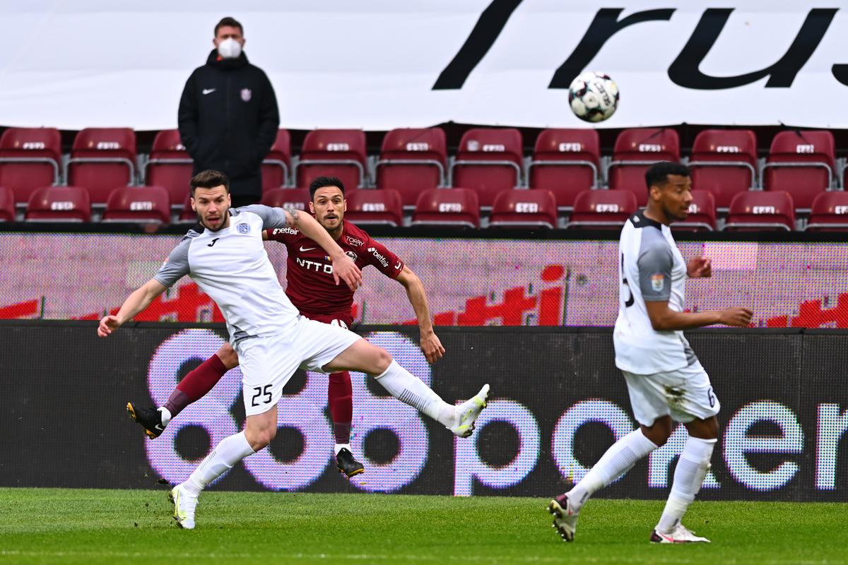 Poenaru își amenință jucătorii după eșecul cu CFR Cluj: „Nu accept așa ceva!”