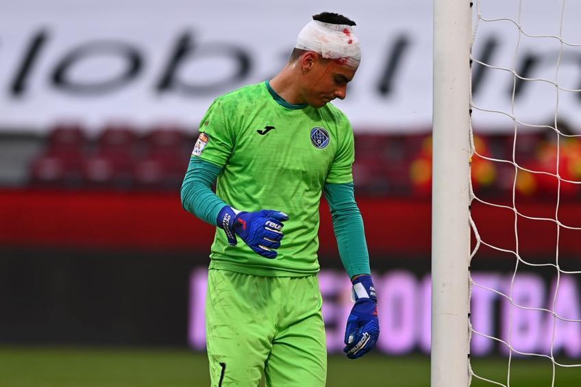 În minutul 23 al meciului CFR Cluj - Academica Clinceni, Mario Rondon, atacantul campioanei, i-a spart arcada lui Octavian Vâlceanu, portarul ilfovenilor.