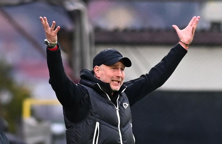 CFR Cluj a câștigat primul meci din play-off, 3-0 cu Academica Clinceni. Edi Iordănescu (42 de ani), antrenorul „feroviarilor”, l-a delegat pe Marius Bilașco (39 de ani) la interviurile de după meci.