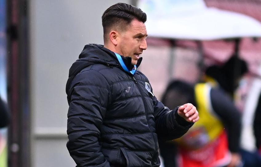 CFR Cluj a câștigat fără emoții primul meci din play-off, 3-0 cu Academica Clinceni. Ilie Poenaru, antrenorul ilfovenilor, se arată extrem de deranjat de prestația elevilor săi.
