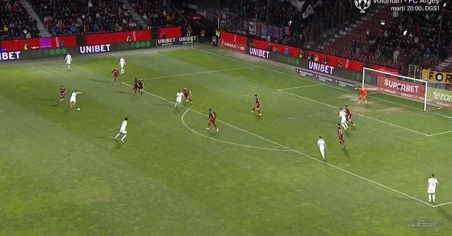 FOTO: Captură @Digi Sport 1 Detaliul care a decis derby-ul » De ce avea CFR Cluj doar 8 jucători de câmp în momentul golului marcat de Tavi Popescu