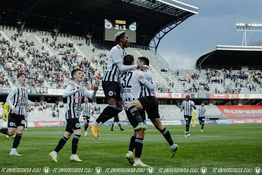 Ce greșeală! Aldescu și-a îngropat echipa cu o gafă uriașă + Gol uriaș reușit de Ispas // foto: Facebook @ FC Universitatea Cluj