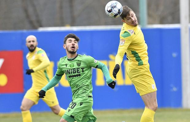 Tineri, dar degeaba » Dinamo are mari probleme din cauza regulii U21