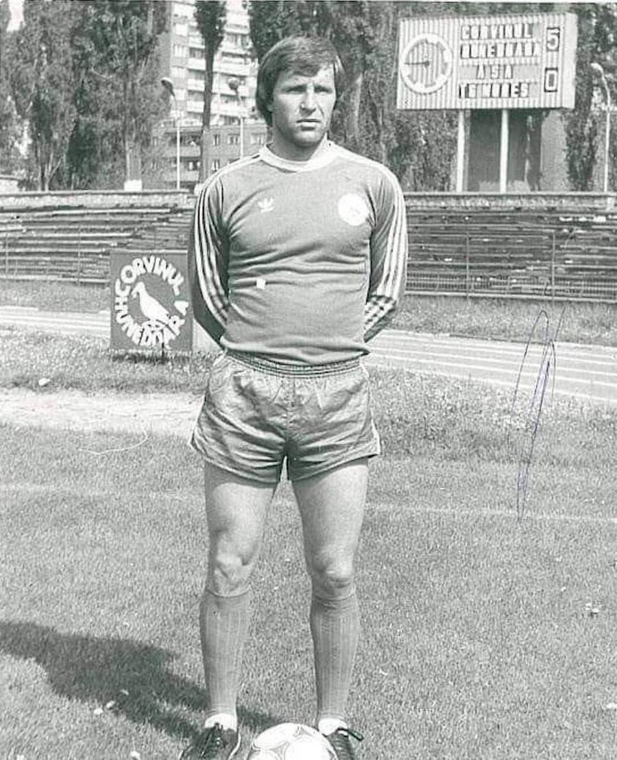 Florea Văetuș, după o victorie cu 5-0 împotriva ASA Târgu Mureș Campion cu Dinamo, internațional român, ajuns agent de pază la stadionul unde era idol pe vremuri: „Noaptea, când îmi fac rondul, mai pup pozele cu mine de pe hol”