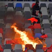 Imagini cu incendiul provocat de galeria dinamovistă / Sursă foto: Cristi Preda, Raed Krishan