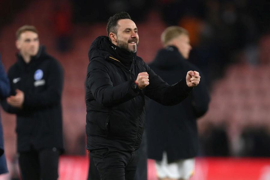 Roberto De Zerbi. Foto: Getty Images Pep Guardiola a lăudat stilul de joc impus de un fost jucător din Liga 1, actual antrenor în Premier League: „E echipa care construiește cel mai bine”
