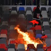 Imagini cu incendiul provocat de galeria dinamovistă / Sursă foto: Cristi Preda, Raed Krishan