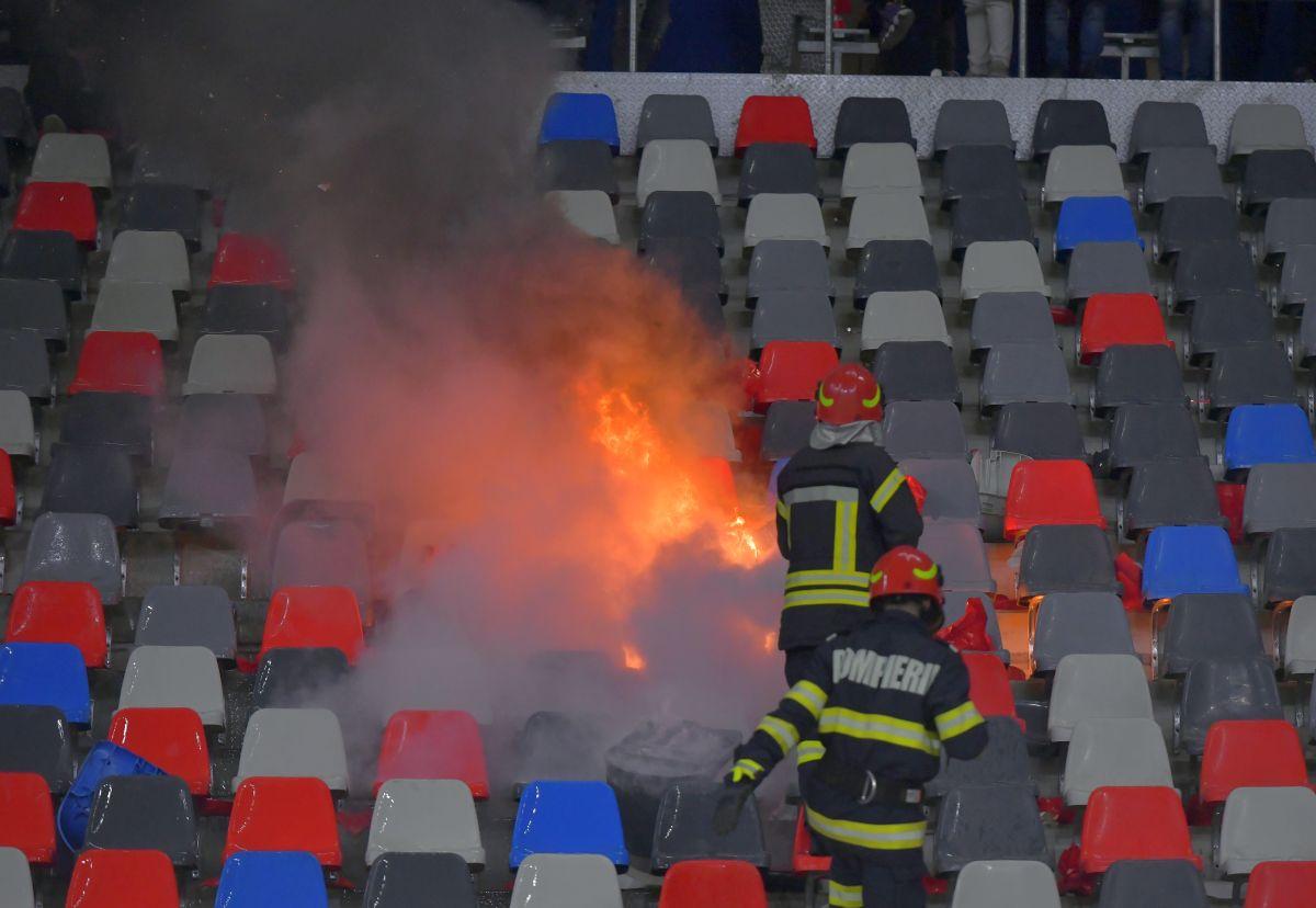 Foc, fum, teroare! „Piromanii” de la Dinamo au vrut să dea iar foc stadionului din Ghencea!