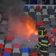 Imagini cu incendiul provocat de galeria dinamovistă / Sursă foto: Cristi Preda, Raed Krishan