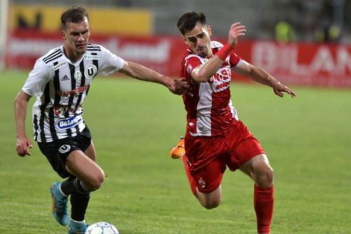 Andrei Radu (dreapta, în tricoul lui Dinamo)