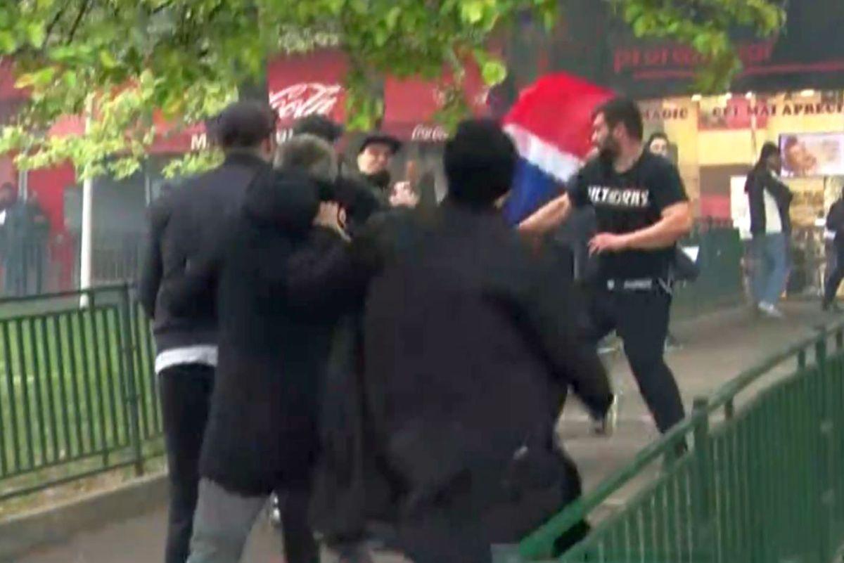 Momentul șocant în care un suporter stelist e BĂTUT de fanii lui Dinamo » Atenție, imagini dure!