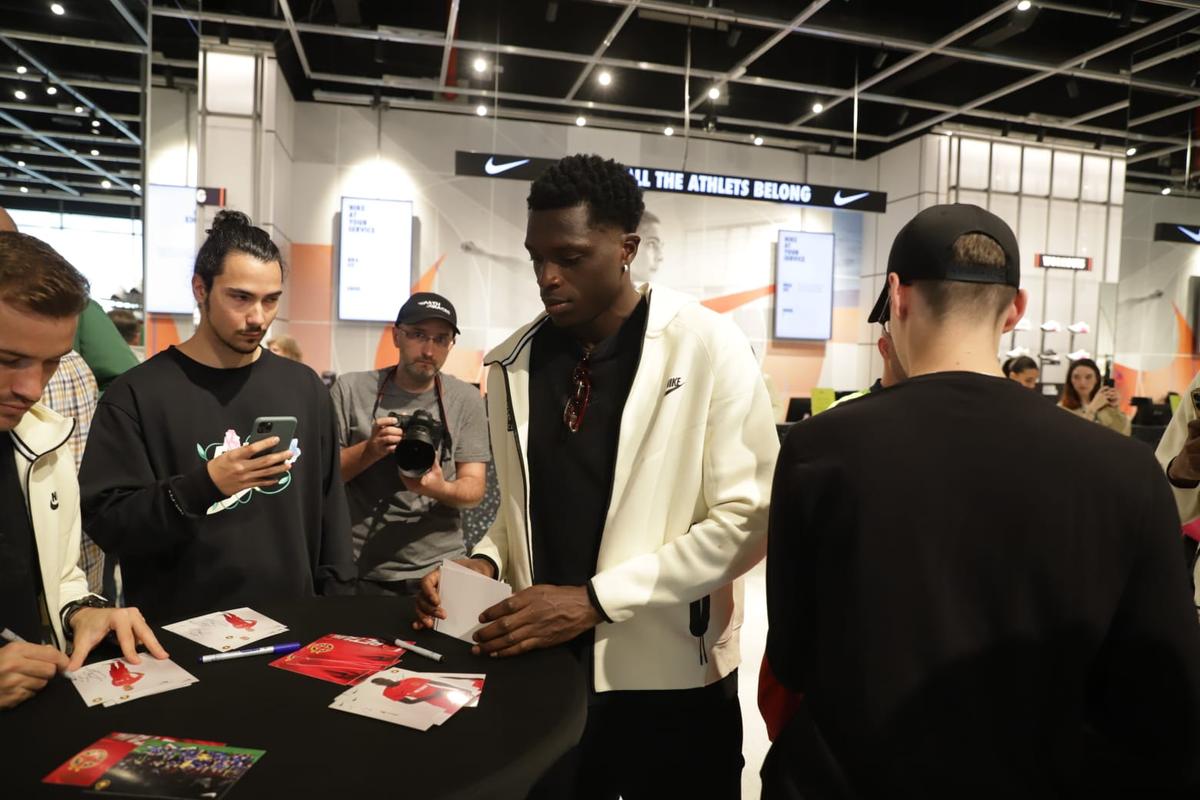 Redeschiderea unui magazin Nike, în AFI Cotroceni, eveniment FCSB
