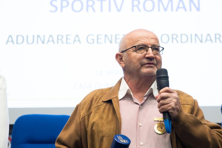 Ovidiu Gârbacea a fost premiat de COSR  / Sursă foto: Ionuț Iordache (GSP)
