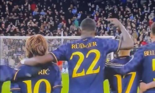 Antonio Rudiger și codul de semnalizare transmis lui Andrii Lunin / Foto: captură TV
