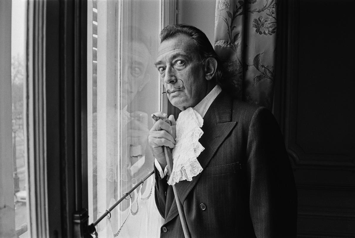 Excentricul Salvador Dali a jucat fotbal cu legendele Barcelonei. Artistul a sponsorizat o echipă întreagă printr-o semnătură
