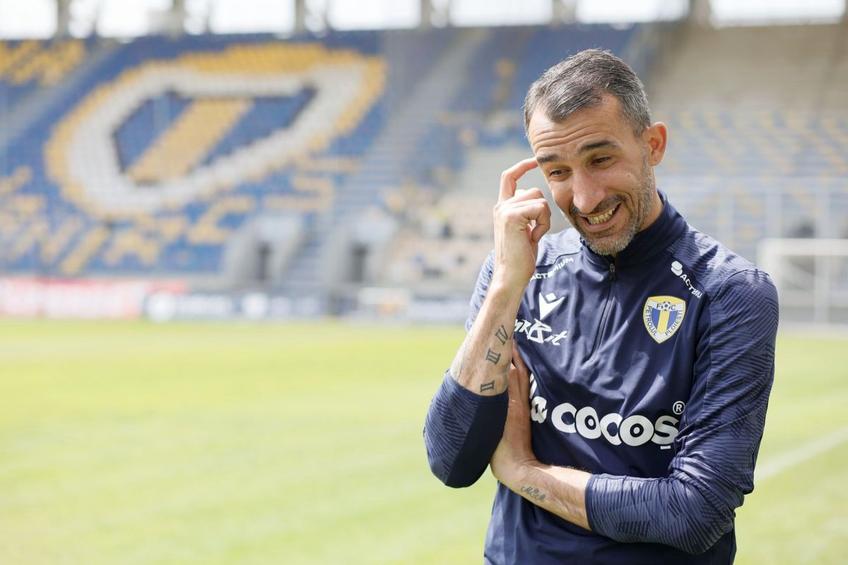 Mehmet Topal a acordat un interviu Gazetei chiar pe gazonul arenei Petrolului. Foto: Cristi Preda (GSP)