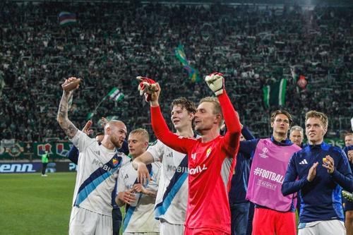 Bucuria jucătorilor de la Djurgarden după victoria de la Viena, 4-1 cu Rapid / Foto: Imago
