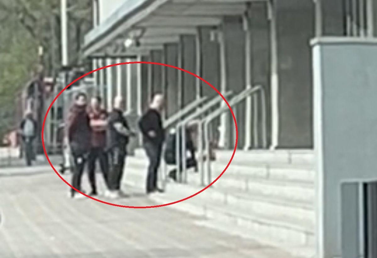 Marius Șumudică, îngenuncheat de durere în fața stadionului Giulești: moartea lui Boupendza l-a lăsat în stare de șoc